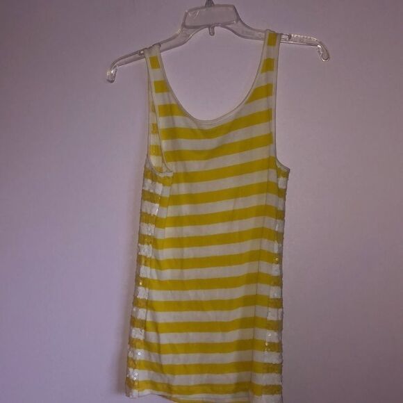 3/$15 Old navy beaded tank top - Picture 3 of 3